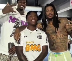 谁更像粉丝？甲亢哥偶遇莫兰特&amp;小贾 用的还是三折叠