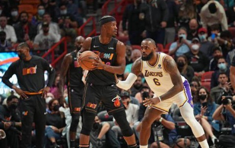 im电竞网站-浓眉归来将给詹姆斯减负？皇帝的进攻或变得更高效