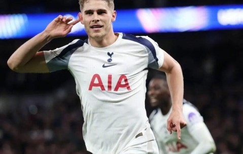 im电竞官方网站-利物浦瞄准范德芬、施洛特贝克补强后防|中卫|曼城|转会|回声报|后防线_新浪体育_新浪新闻